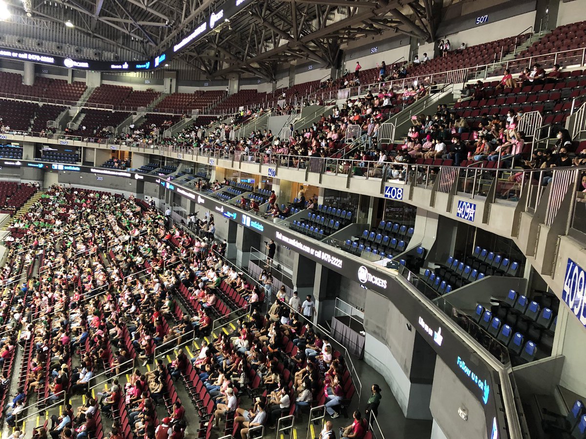 noonaannn's tweet photo. Laban na laban sa pagpapakita ang UP community ng pagiging pink. Yung kabila... umm...
Basta, #UPfight #LeniFight #KikoFight https://t.co/MLMk6xroag