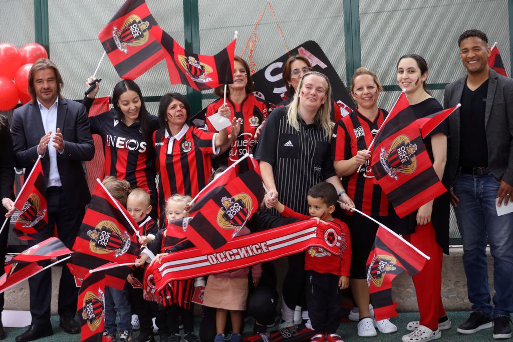 ogcnice's tweet photo. Les enfants ont reçu la visite de Madame Rubi (adjointe Petite enfance et famille), de la députée @marinebrenier, de @jmgiaume (Sports) ainsi que des 2 anciens Aiglons José Cobos &amp; Everson 👏🔴⚫️ https://t.co/6S5cEDf2ZY