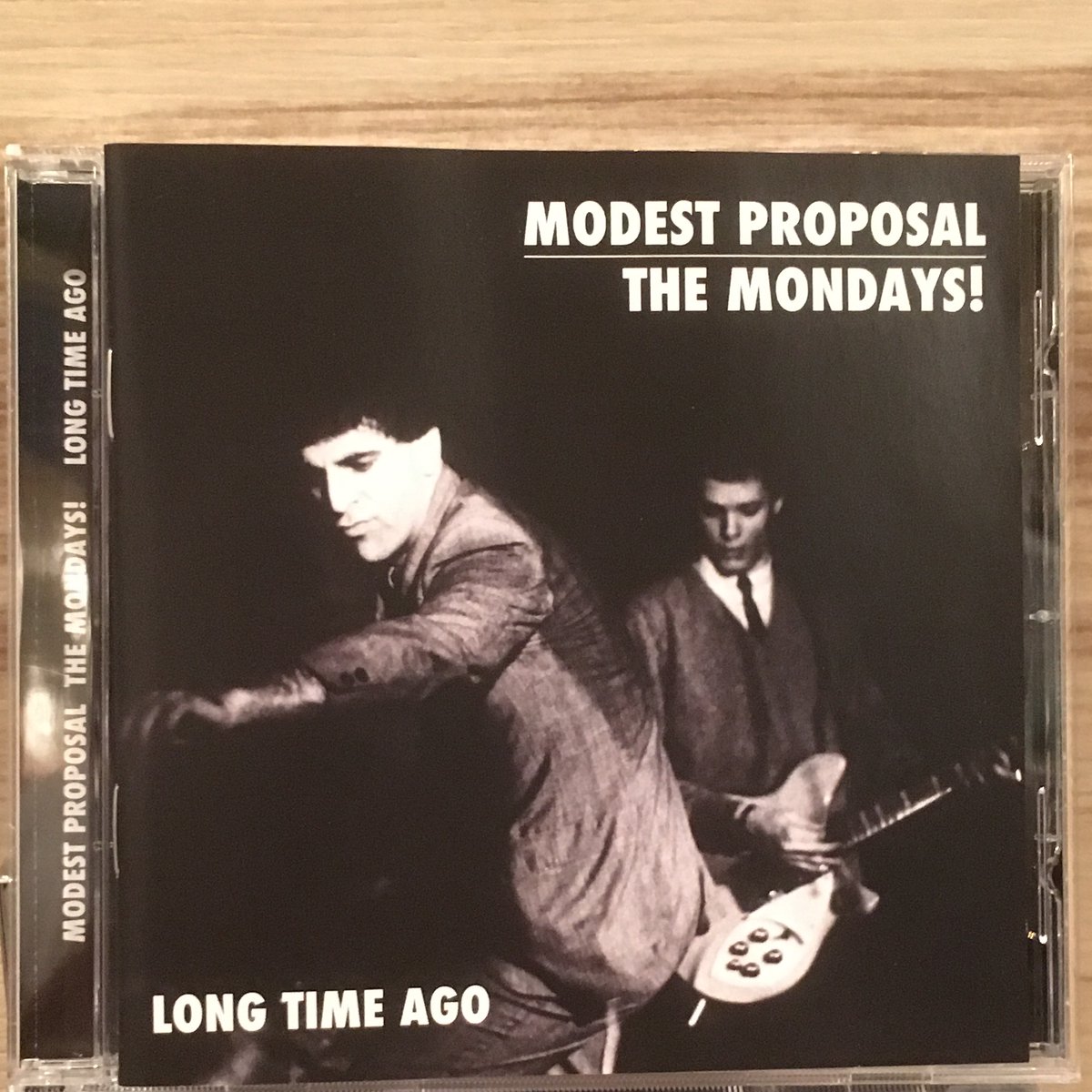 2PcTtCa3e2HMaSh's tweet photo. 今夜の一枚
Modest Proposal/The Mondays!
「Long Time Ago」
どうやら途中で改名したか新しいバンドになったのか、不明なネオモッズバンドです。
メンバーがガチのモッズらしく、曲を聞く限りジャムの影響が強い様に思われます。
#NEOMOD https://t.co/0Gcyz34jeH