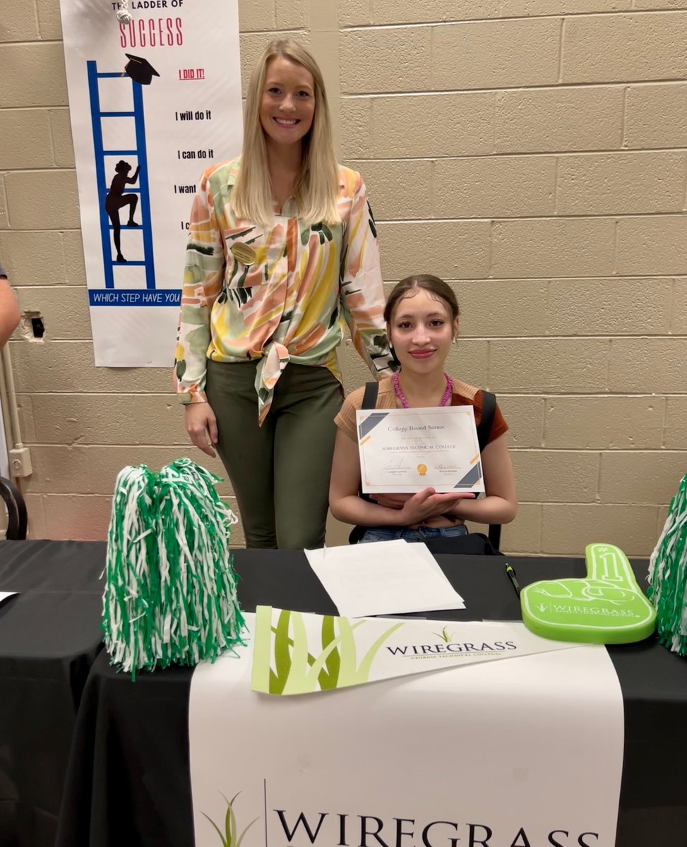 wiregrasstech's tweet photo. This week we signed Delta Innovative School Senior, Kayal Brown! She is looking to enroll in the LPN program She wants to work in a nursing home and later become an RN! Congratulations Kayla and welcome to Wiregrass Tech! #WiregrassTech #FutureLPN #BrooksCountySchools https://t.co/OjzENqqsoc