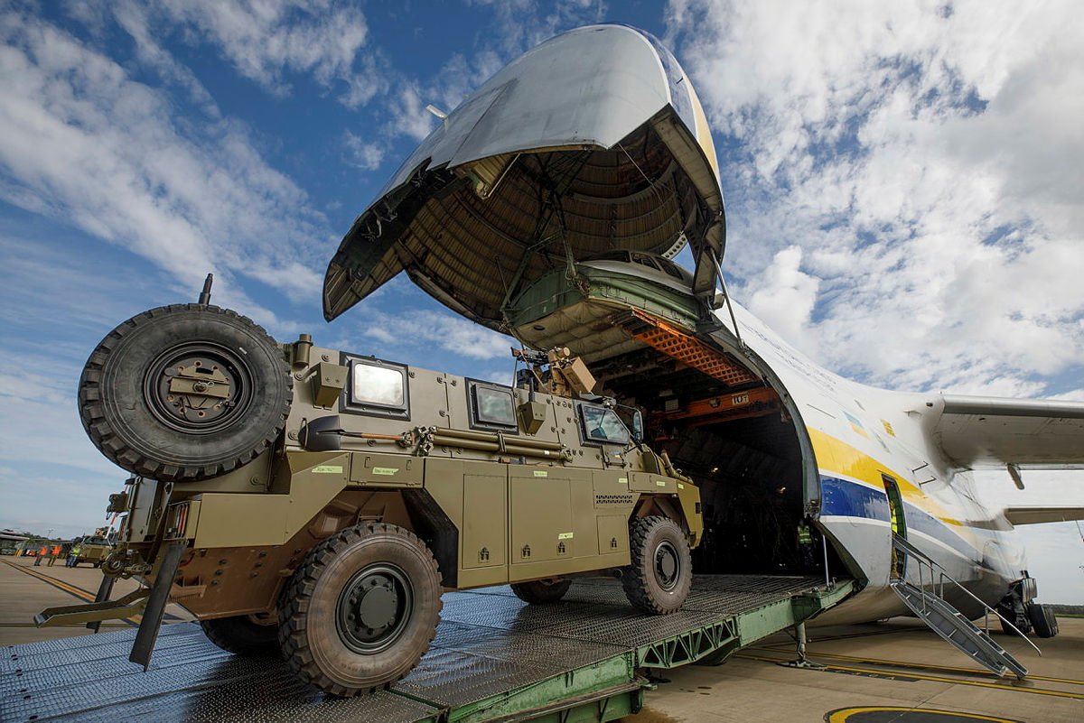 AUinUA's tweet photo. The last of 20 Bushmaster protected mobility vehicles gifted to @DefenceU, along with a number of M777 Howitzers, has departed Australia, en route to Ukraine.
In a fantastic show of cooperation, the assistance was transported in @AirlinesAntonov cargo plane decked in 🇺🇦 colours. https://t.co/OCwhHcN3er
