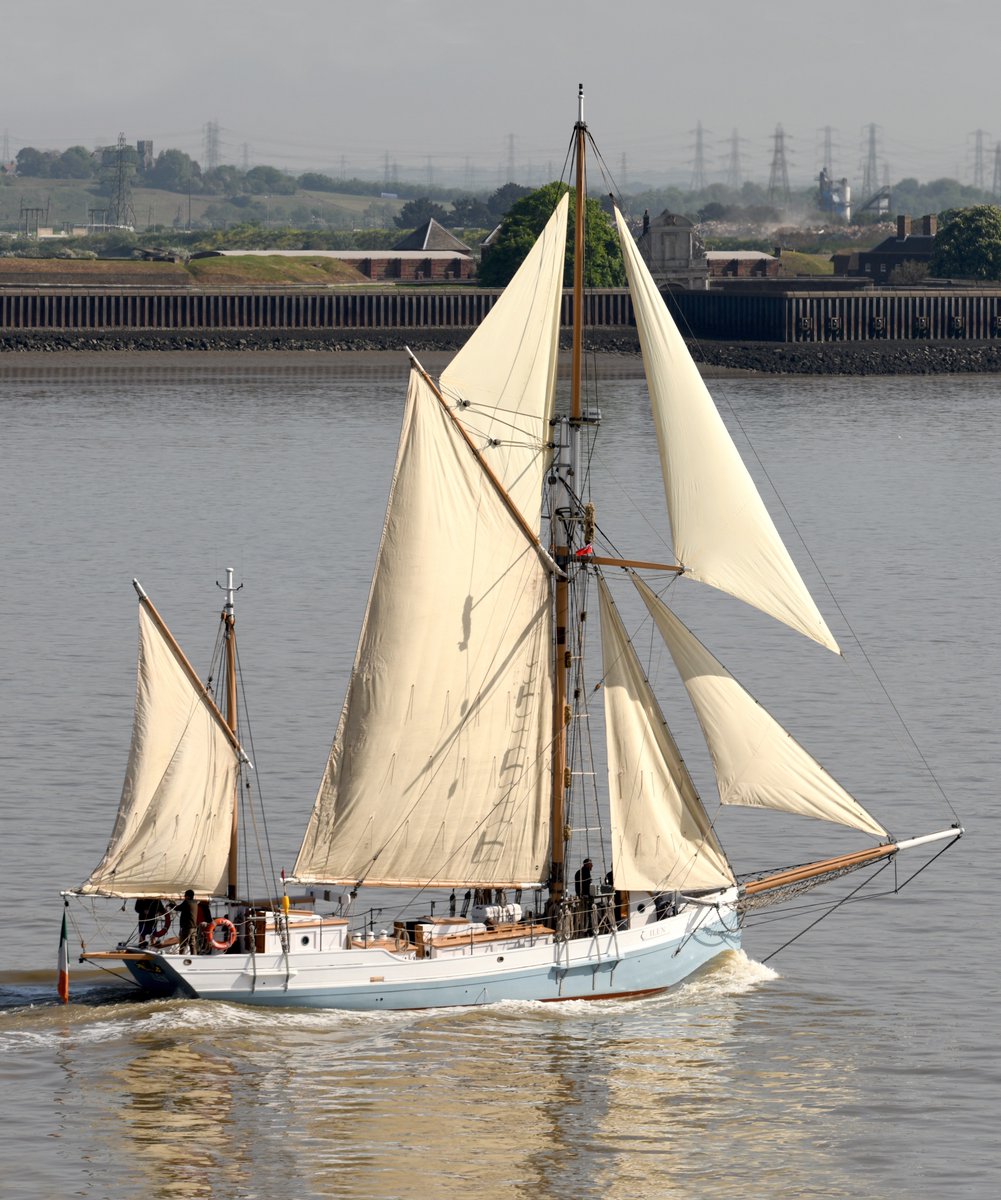 FraserG32883664's tweet image. Ilen, is an Irish sailing ketch and is the last timber sail trading ship built in Ireland in 1926. After completing her voyage from Limerick to London, Ilen sailed by Gravesend this morning. @ThamesPics @ilenproject @Limerick_ie @Sailingheritage  #Gravesend #RiverThames