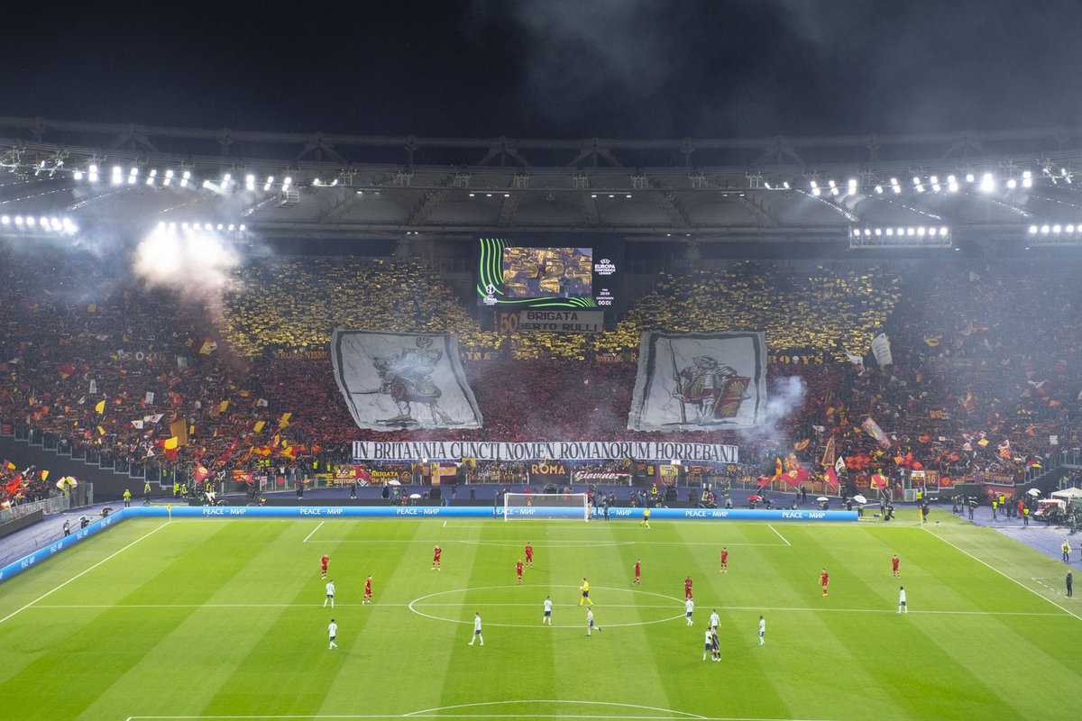 OfficialASRoma's tweet photo. 💛📸❤️ https://t.co/yIt41Jyiwi