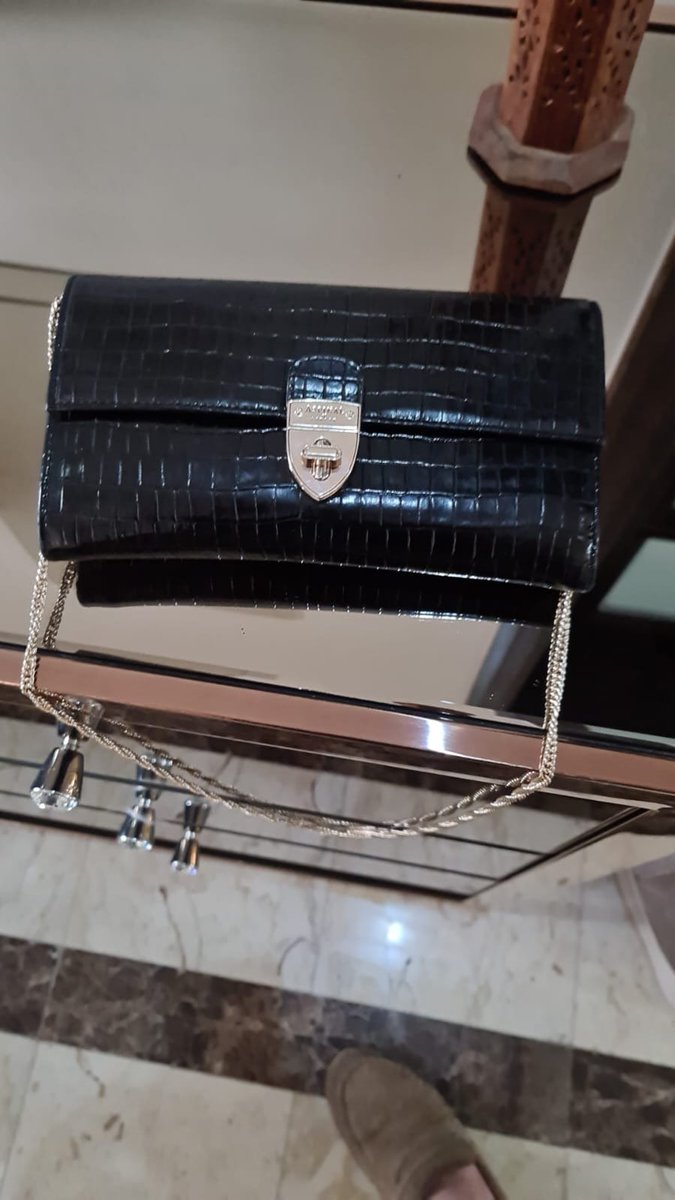 BigIan279's tweet photo. @quantas My wife left her purse in the Quantas Lounge at  Heathrow Terminal 3 yesterday evening. Despite many failed attempts trying to call +44800964432 she cannot get anyone on the phone for lost property. Can you please provide a UK phone number that works. Thanks https://t.co/FHNtzbjiwf