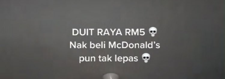 azriewazir's tweet photo. Bagi spesis yang suka buka sampul duit raya depan owner lepas kau dapat tu. Jangan banyak complain. Namanya pun sedekah, bukan pendapatan tetap. Tapi tulaa, bila bagi RM1, habis semua keturunan kau disebutnya HAHAHAHA https://t.co/9PLpa8Nu3I