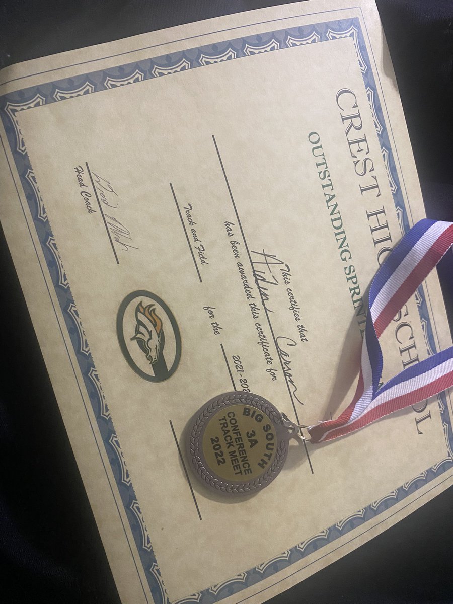 AidenCarson1's tweet photo. Received The Outstanding Sprinter Award for the 2021-2022 Track Season &amp; Qualified For Regionals 400. Thankful 🙏🏾 @CrestAthletics https://t.co/cL3laFRuEV