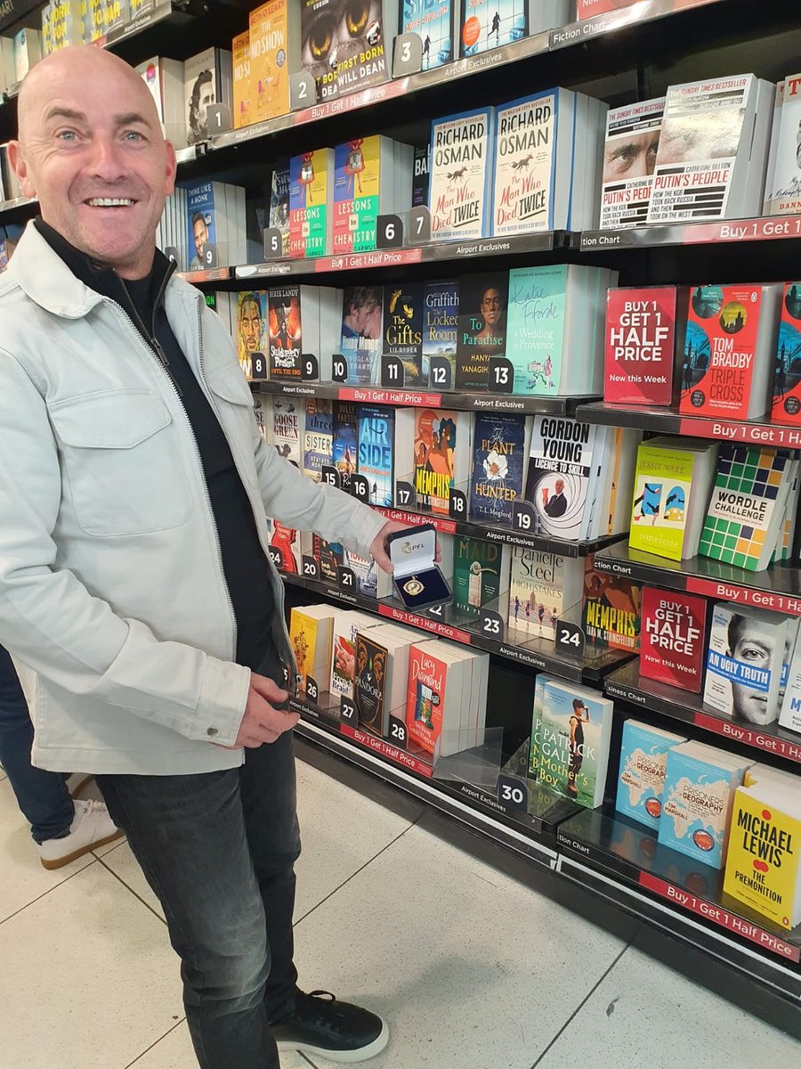 Show us yer medal! Gordon at Edinburgh Airport before a break to Portugal shows off his League One medal… maybe he should write a book about his fascinating coaching career? Oh aye he has, available now on e-book format amzn.to/3jqXp1b ideal for holiday reading.