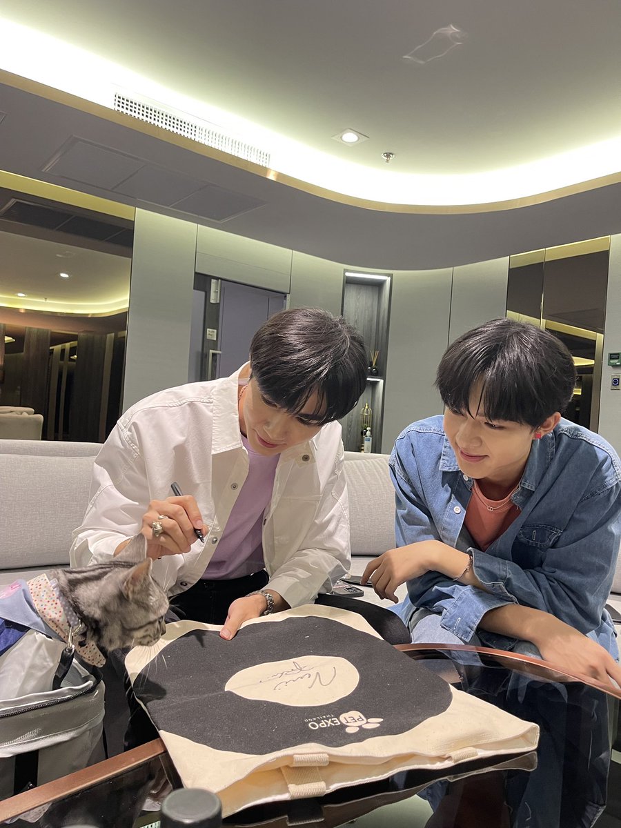 PetExpoClubTH1's tweet photo. รอสักครู่นะคะ ☺️☺️☺️ #petexpo
#petexpothailand 
#petexpothailand2022 #PetExpoxZeeNunewJuly https://t.co/Cn18WB4ACJ