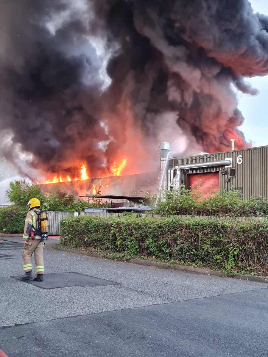 HWFireSCusack's tweet photo. Greeted by this at 05:00 this morning. 10 pumps, brilliant support from @HWFireControl and now scaling down. Thankfully no injuries. Support from all depts in @HWFire #1Team https://t.co/rYSh1k4ghO