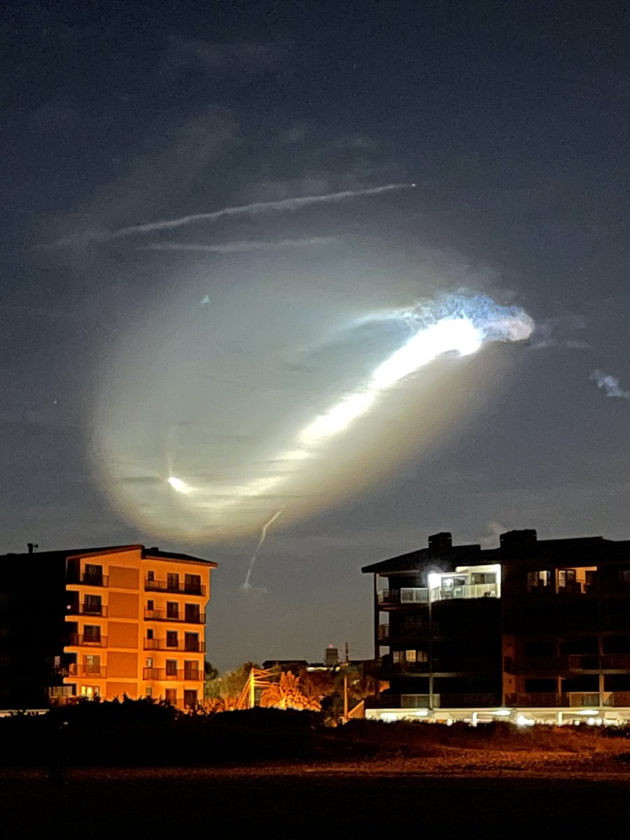jackphilbin's tweet photo. …and 5 hours later - @SpaceX Falcon 9 takeoff delivering 53 Starlink internet satellites.  View from Clearwater/Tampa looking NE toward Cape Canaveral https://t.co/YDGBcwKPT6