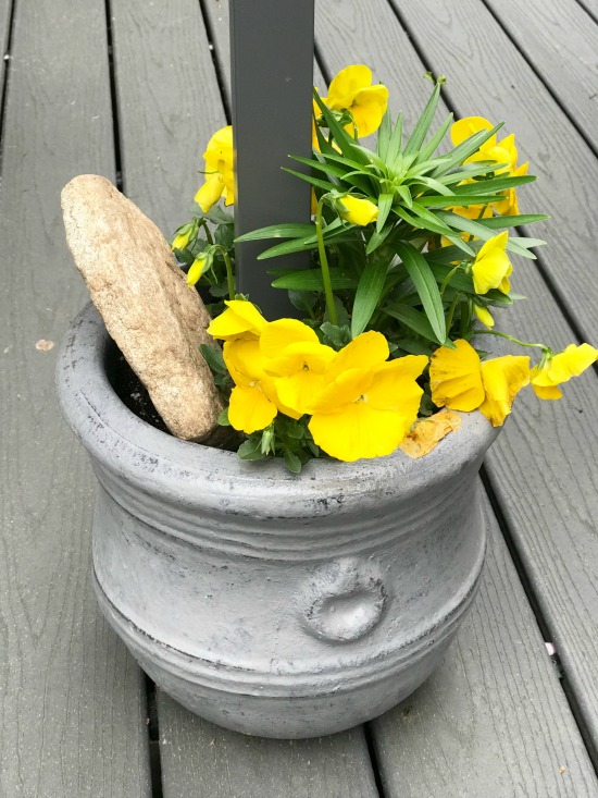 HomeroadSusan's tweet image. A beautiful way to anchor the gazebo without damaging the deck! 🌼 It hasn&apos;t moved an inch in years! 

homeroad.net/2018/04/how-to…

#gazebo #outdoors #decklife #decks #decking #deckideas #spring #summer #outdoorliving
