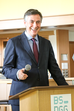 Im Rahmen der Bremer Europawochen @epbremen war heute <a href="/davidmcallister/">davidmcallister</a> vom EP an der BSDGG in <a href="/bremerhaven_de/">Stadt Bremerhaven</a>. Rund 80 Schüler:innen lauschten seinen spannenden Ausführungen und diskutierten mit ihm über Europa. "Es ist euer Europa!" - da hat er recht!!! 😀 Danke für`s Kommen 👍