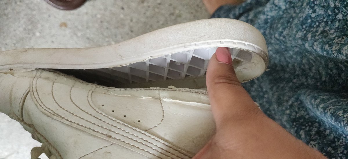 unnati_u's tweet photo. @myntra @PUMA @pumacricket @pumafootball @PUMARunning  what kind of help support and service does Myntra is providing their customers and @PUMA is sending defective products to their customers.

The shoe worth Rs. 3k was tored in 3 uses and I am not getting the right support. https://t.co/fb5zKCujiu