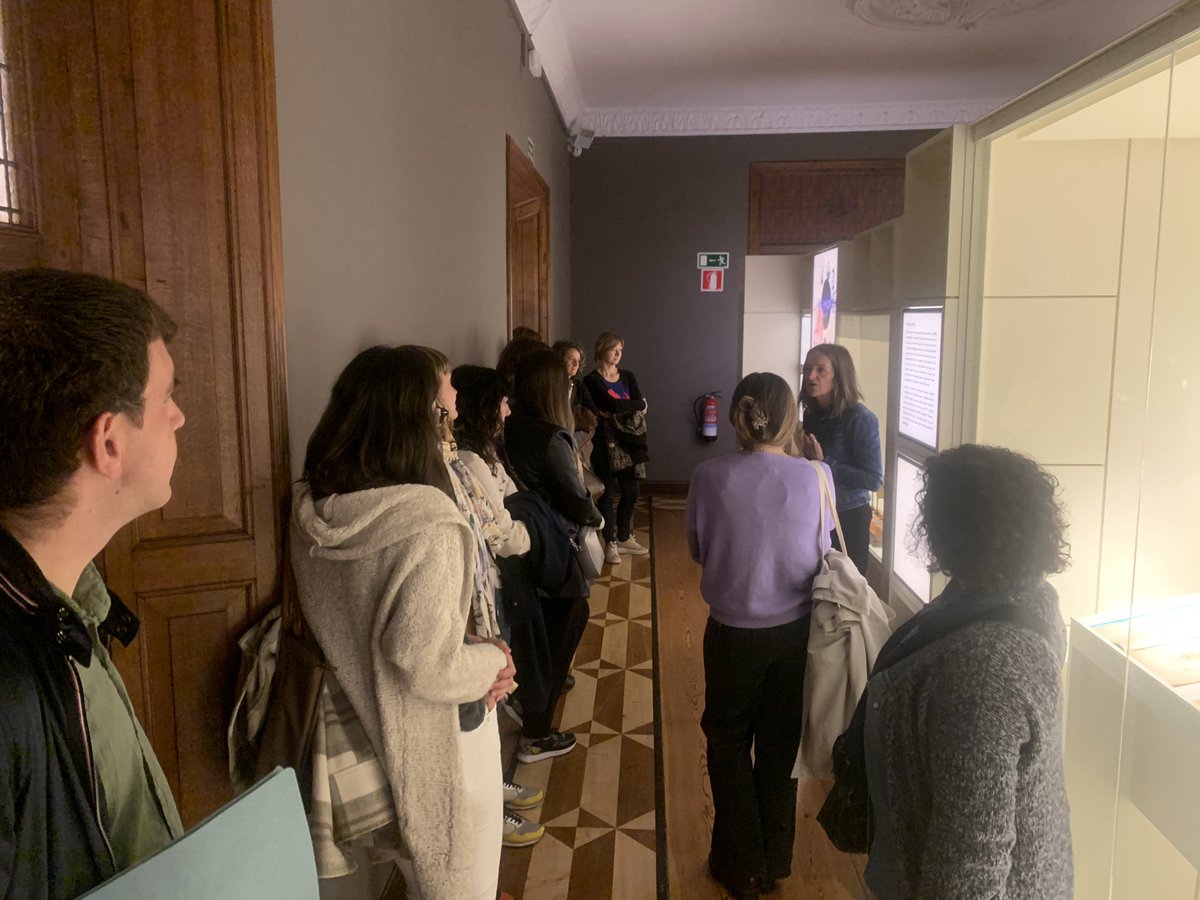 K6kultura's tweet photo. Gaur kudeatzen dugun museoen Irisgarritasun lan taldearekin @BergaraMuseoa ra gerturatu gara. 

#Laboratorium ek pertsona gorrentzat egin duen lana ezagutu dugu eta #Aransgi k formakuntza bat eskaini digu 🦻

#GuztientzakoMuseoa #accesibilidad https://t.co/aPmOzQgdWR