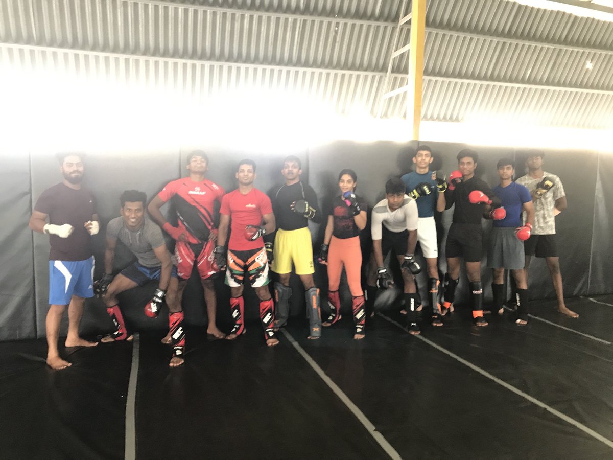 CombatKinetics's tweet photo. #wartribe getting ready for a grueling session at @CombatKinetics
#combatkineticsmma #ck #noflashonlybang #clearmindssavagebodies #madskills #MMA #MMATwitter #martialarts #fight #WorkHard #WEAREBULLETPROOF https://t.co/gekytyRIaD