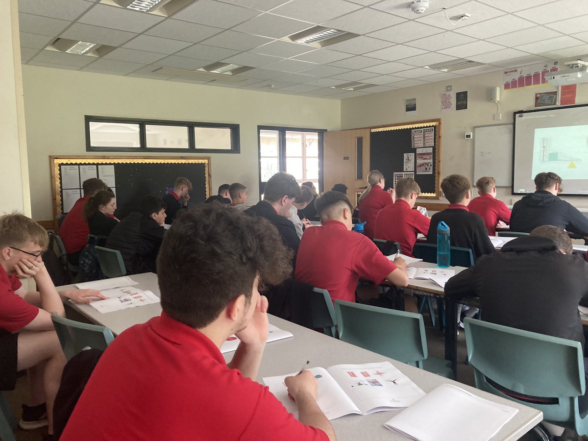 ac_kes's tweet photo. Excellent live #GCSEPE revision session with @The_EverLearner this morning , with our awesome Y11 #GCSE #PEople Great attention to exam questions and content previously examined! Great to see our students fully engaged &amp; giving it 100% #LiveRevision @kesacademy @InspirationEast https://t.co/b39OgAKSUr