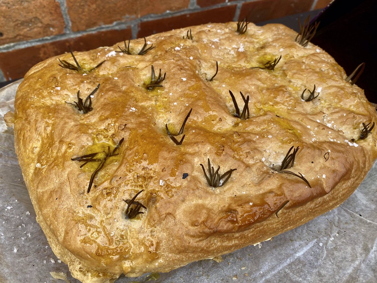 tantrictrevbbq's tweet photo. BBQ bread is a thing. Super recipe from @devonwoodsmoke #BBQ #weberMT #homebacking #foccacia https://t.co/g3wDOClBJl