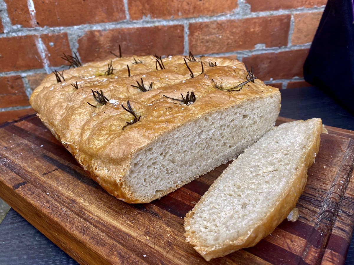 tantrictrevbbq's tweet photo. BBQ bread is a thing. Super recipe from @devonwoodsmoke #BBQ #weberMT #homebacking #foccacia https://t.co/g3wDOClBJl