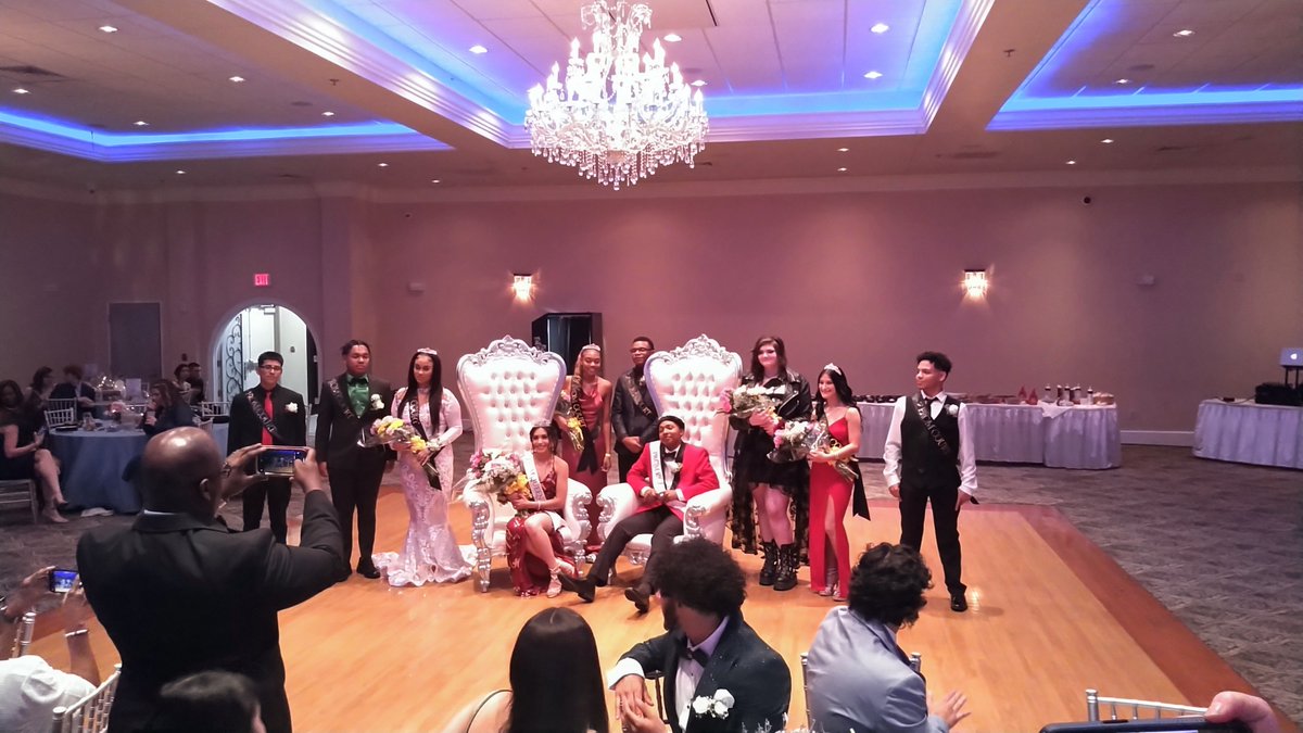 kevin_thomas82's tweet photo. Prom 2022! What an amazing evening, @delcastle_ths students and staff celebrating, eating, dancing, and enjoying themselves. @CliftonHayes4 @drcomegys @NCCVoTech #Delcastle #NCCVTWORKS #andhasfun https://t.co/ukPweT6piB
