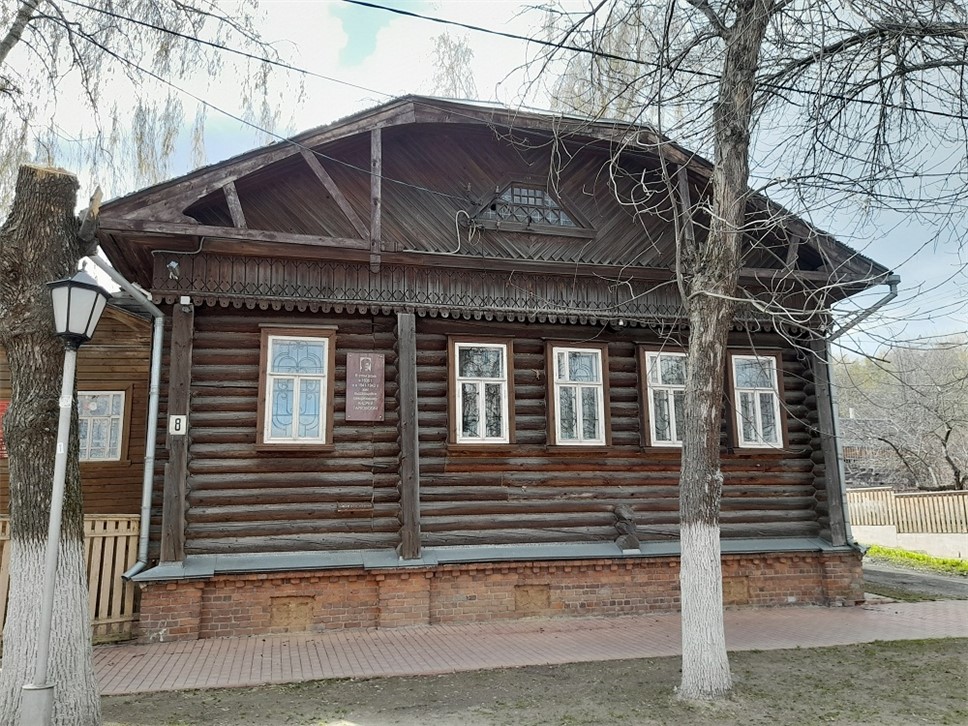 В 2022 году исполнилось 90 лет со дня рождения Андрея Арсеньевича Тарковского, одного из самых известных и почитаемых в России и в мире кинорежиссеров. В маленьком городке Юрьевце Ивановской области есть Музейный центр Андрея Тарковского. rewizor.ru/museums-exhibi…
#ревизормузеи
