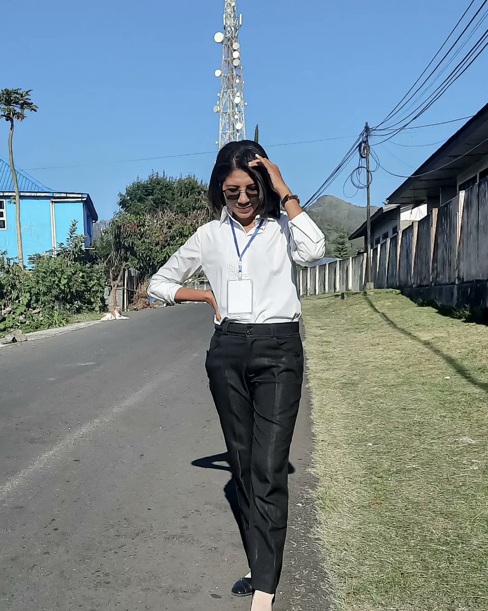CheyDewa's tweet photo. "Jika sudah waktunya hujan akan turun, 
Jika sudah masanya bunga akan mekar,
Dan jika sudah waktunya, doa-doa pasti akan di kabulkan " 🌻😇❤ https://t.co/WxHU4yUIZy