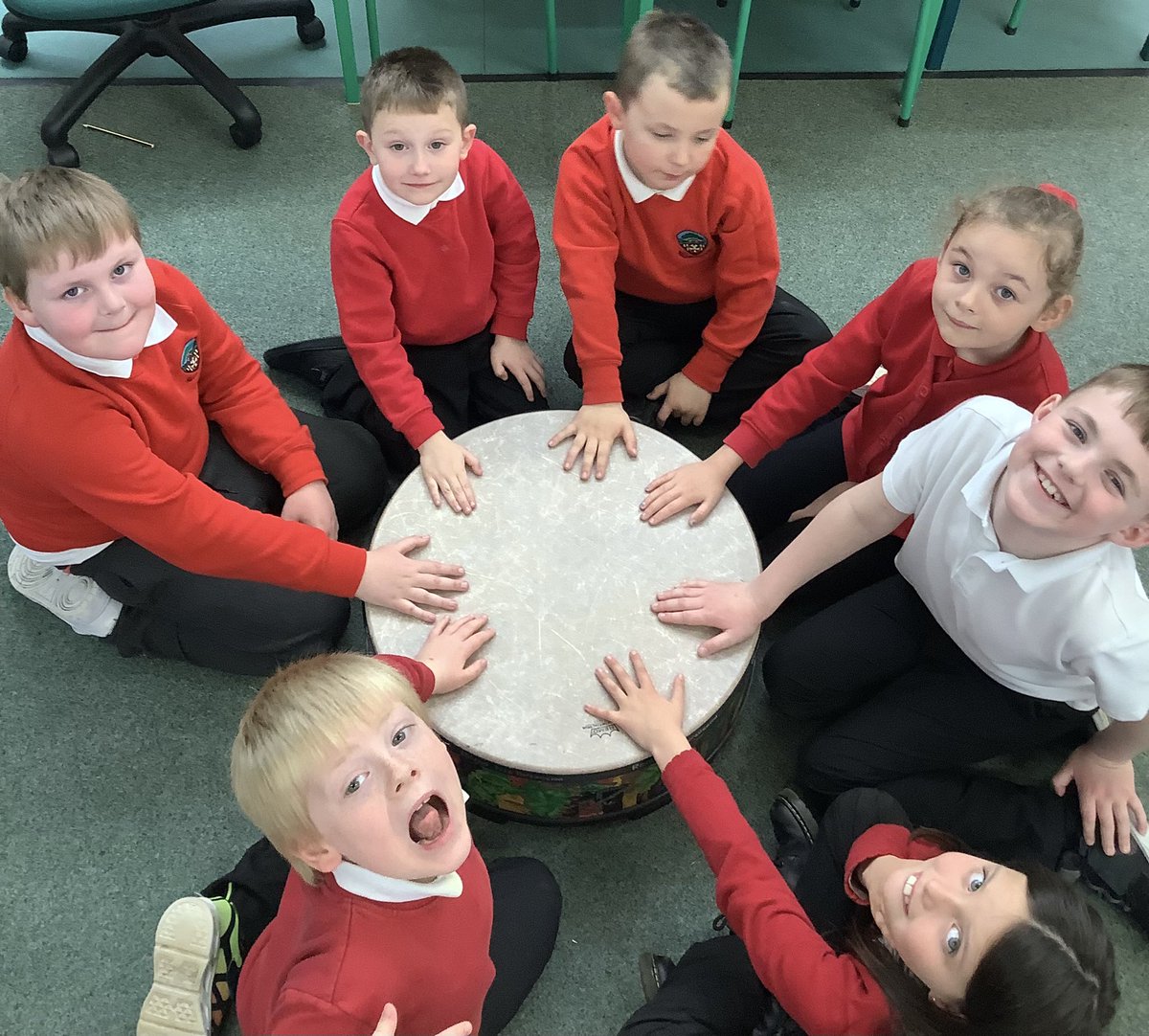 LowerEPHPS's tweet photo. Music with Mrs Brockie. 🎼 https://t.co/FEaVjYXL3Y