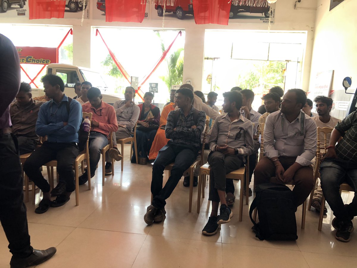 sk1432's tweet photo. महिंद्रा VLE परिचय  

छिन्दवाड़ा CSC VLE द्वारा शोरूम पर विजिट की गई व महिंद्रा कम्पनी के प्रोडक्ट की विस्तार से जानकारी दी गयी  ,@avanish78 @dintya15 @ceo_csc #CSC #cscmadhyapradesh2 https://t.co/1u37sRcv7L