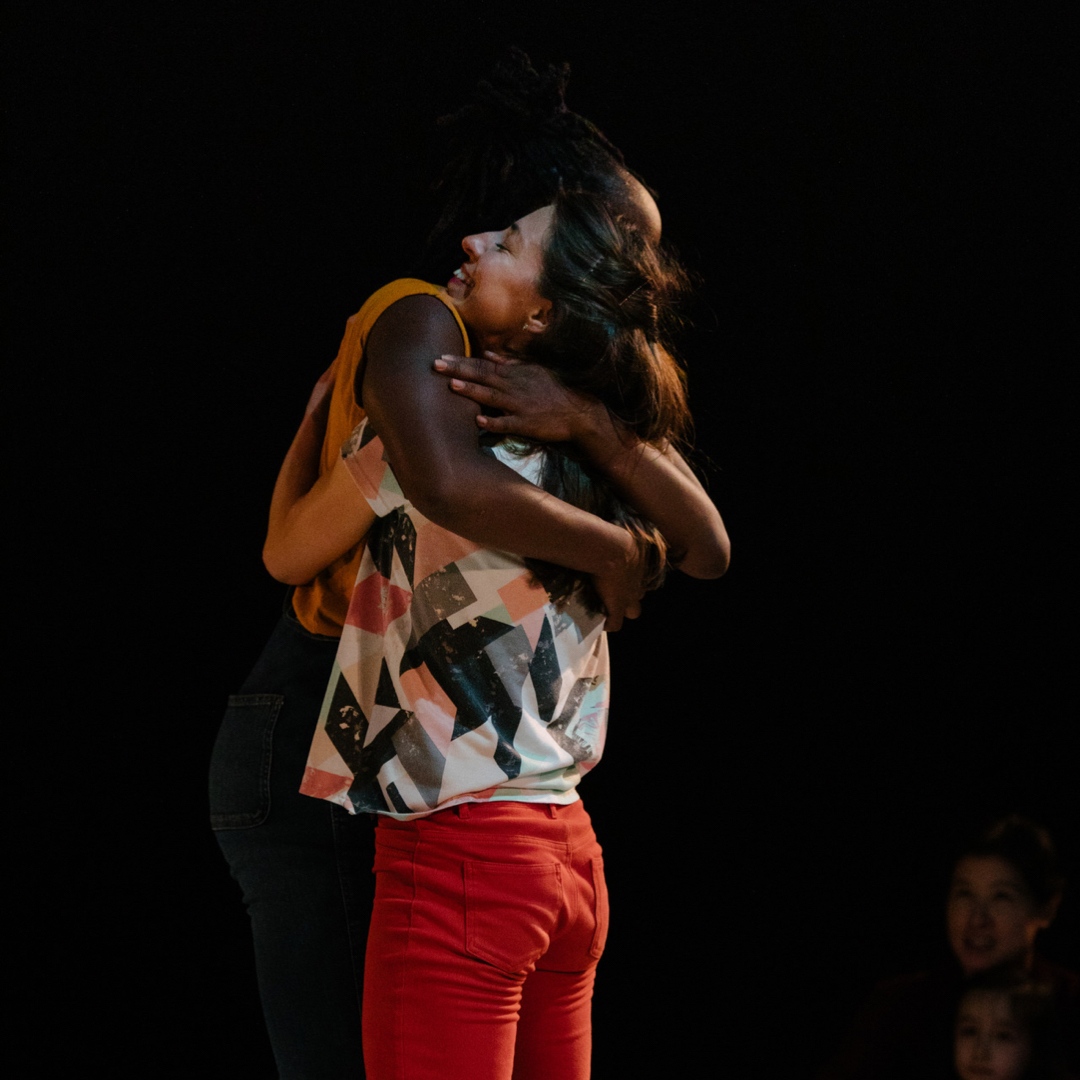 2_ndhanddance's tweet photo. Join Mariana, Froud, Paolo, Ellen and Marc at @the_lowry this Saturday 7th and Sunday 8th to rediscover touch through dance and playful prompts on a live mixed soundscape.  ⁠
https://t.co/HxswOGywRT
⁠
#WeTouchWePlayWeDance #WeOnTour #PerformanceForYoungAudiences #PYAEngland 
⁠ https://t.co/8DkxLdi71V