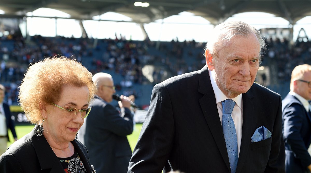 SKSturm's tweet photo. Alles Gute Ivica #Osim, unser Jahrhunderttrainer wäre heute 81 Jahre alt geworden. 🖤🤍 #sturmgraz #gepapictures https://t.co/RcFK9P7aMj