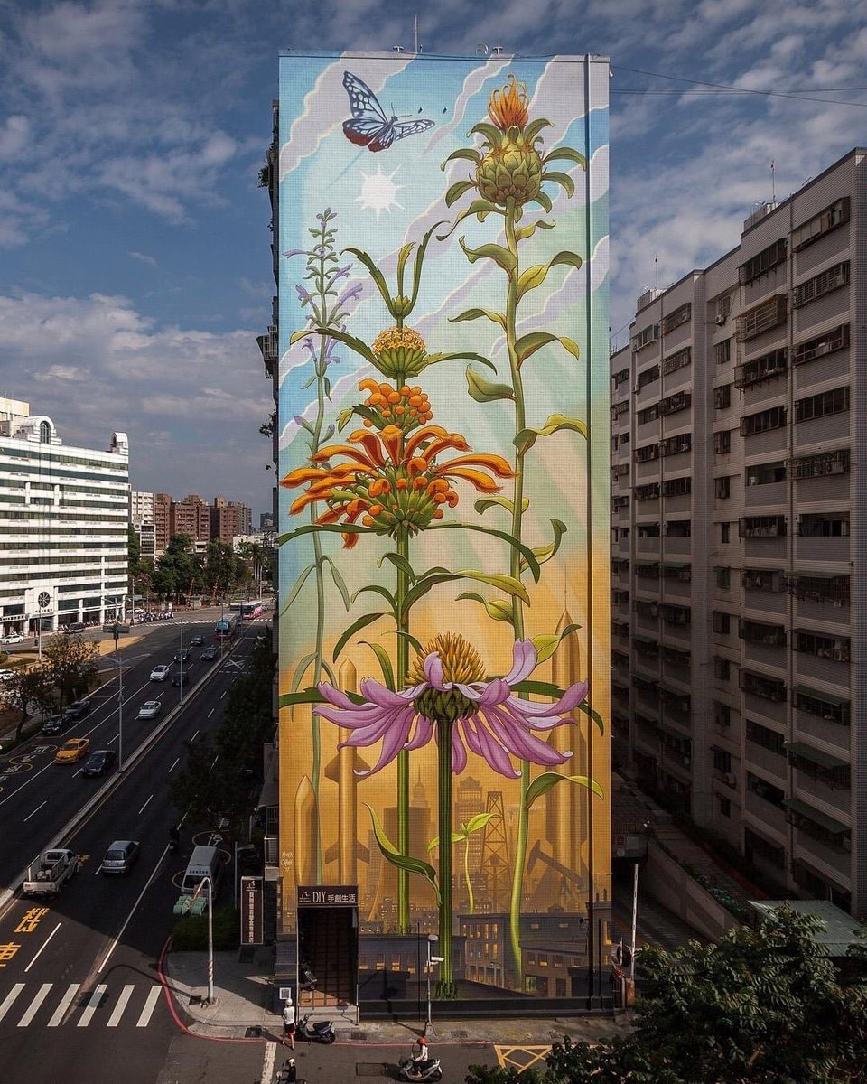TessaSmitsNL's tweet photo. Mona Caron maakt deze prachtige kunstwerken op gebouwen over heel de wereld, dit wil ik in de toekomst ook heel graag doen, hoe gaaf is dit! ❤️🔥
#mural #art #artwork #artist #monacaron https://t.co/CTpOTlDHFD
