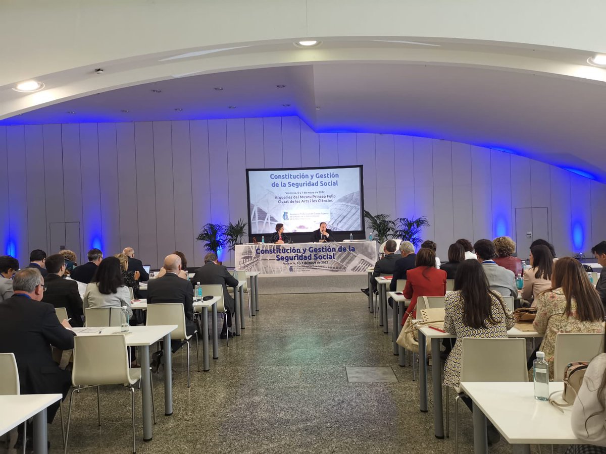 LetradosSegSoc's tweet photo. Continuamos con la magistrada de la Sala Social del #TribunalSupremo Rosa María Virolés Piñol, que nos habla de los criterios del alto tribunal en cuestiones polémicas desde la perspectiva de género. https://t.co/jRkfT5EyP4