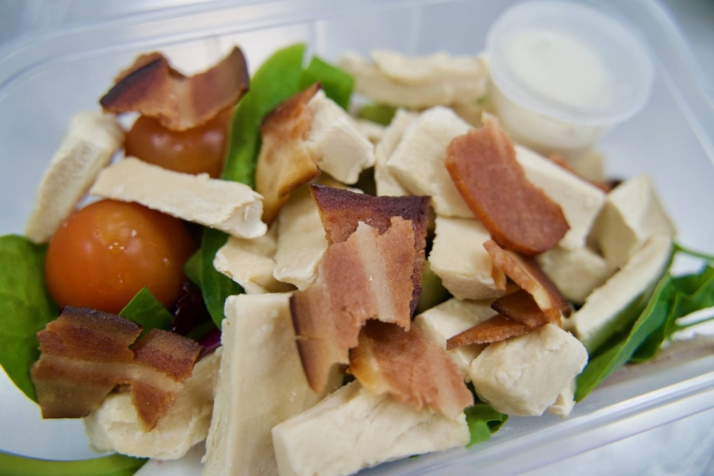 FreshPrepare's tweet image. Vegan Chicken &amp;amp; Bacon Salad🥗

#eatclean #cleaneating #nutrition #mealplan #healthyeating #healthyfood #protein #weightloss #foodporn #realfood #mealprepping #fitfood #northeast #nefoodies #ne1 #fitness #healthy #lifestyle #motivation #mealprep #glutenfree #foodie #newcastle