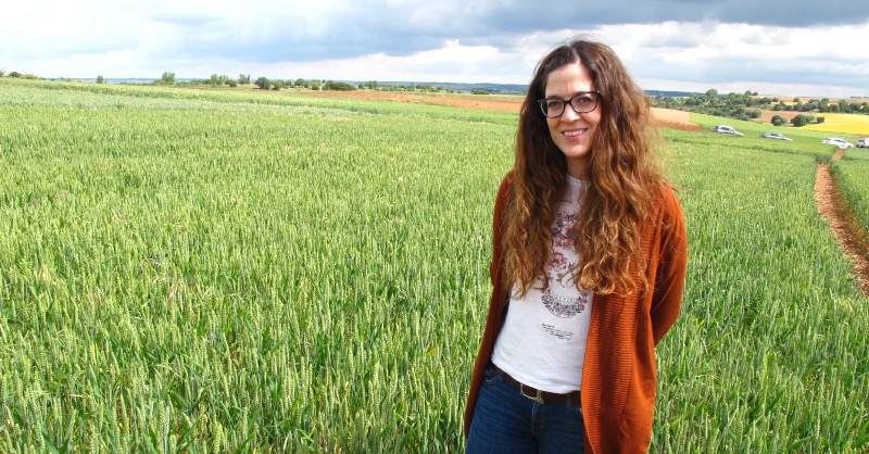 CortevaES's tweet photo. ¿Conoces a Carolina Ramos, ganadora del #ProgramaPuebla?👩🏻🌾
@Cristina_Carro de @APAE_informa nos habla sobre su proyecto que tiene como objetivo producir de un modo #sostenible y #eficiente garantizando la rentabilidad de las empresas📈
¡Pincha en el link! ⬇️