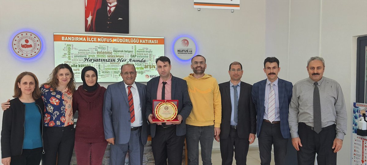 Manyas İlçesine Nüfus Müdürü olarak atanan şefimiz Fatih ATEŞ' i yeni görev yerine uğurladık. Başarıların devamını dileriz. Hayırlı uğurlu olsun. <a href="/MahmutKececi61/">🇹🇷Mahmut KEÇECİ🇹🇷</a> <a href="/Balikesir_nvi/">Balıkesir İl Nüfus ve Vatandaşlık Müdürlüğü</a> <a href="/NufusManyas/">Manyas İlçe Nüfus Müdürlüğü</a>