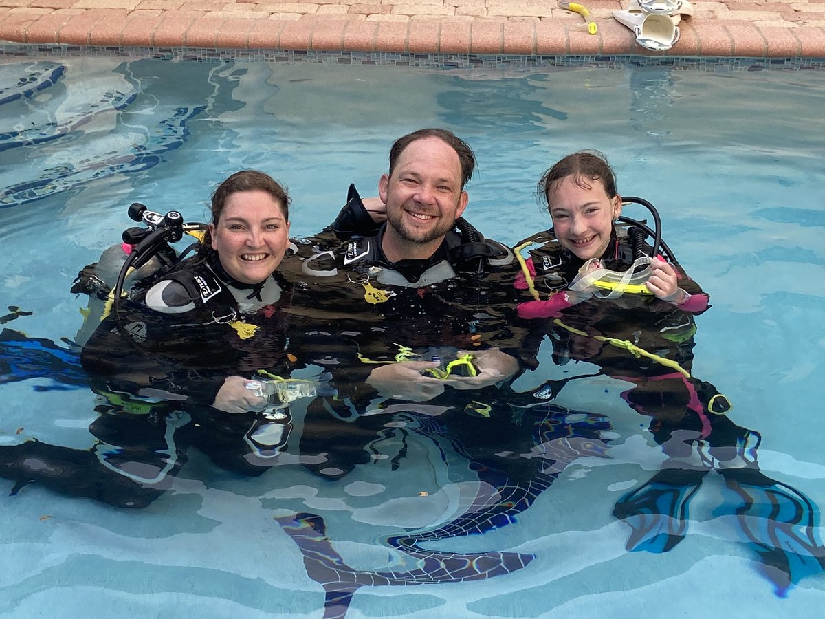 aquaticventures's tweet photo. We like seeing families dive together. What we live is teaching families to dive together. Make diving your family hobby, you won’t regret it. #protip #aquaticventures #scuba #scubadiving #learnscuba #learntodive #startdiving #fortlauderdale #fortlauderdalebeach #saltlife #padi https://t.co/9HKSnJUFlO
