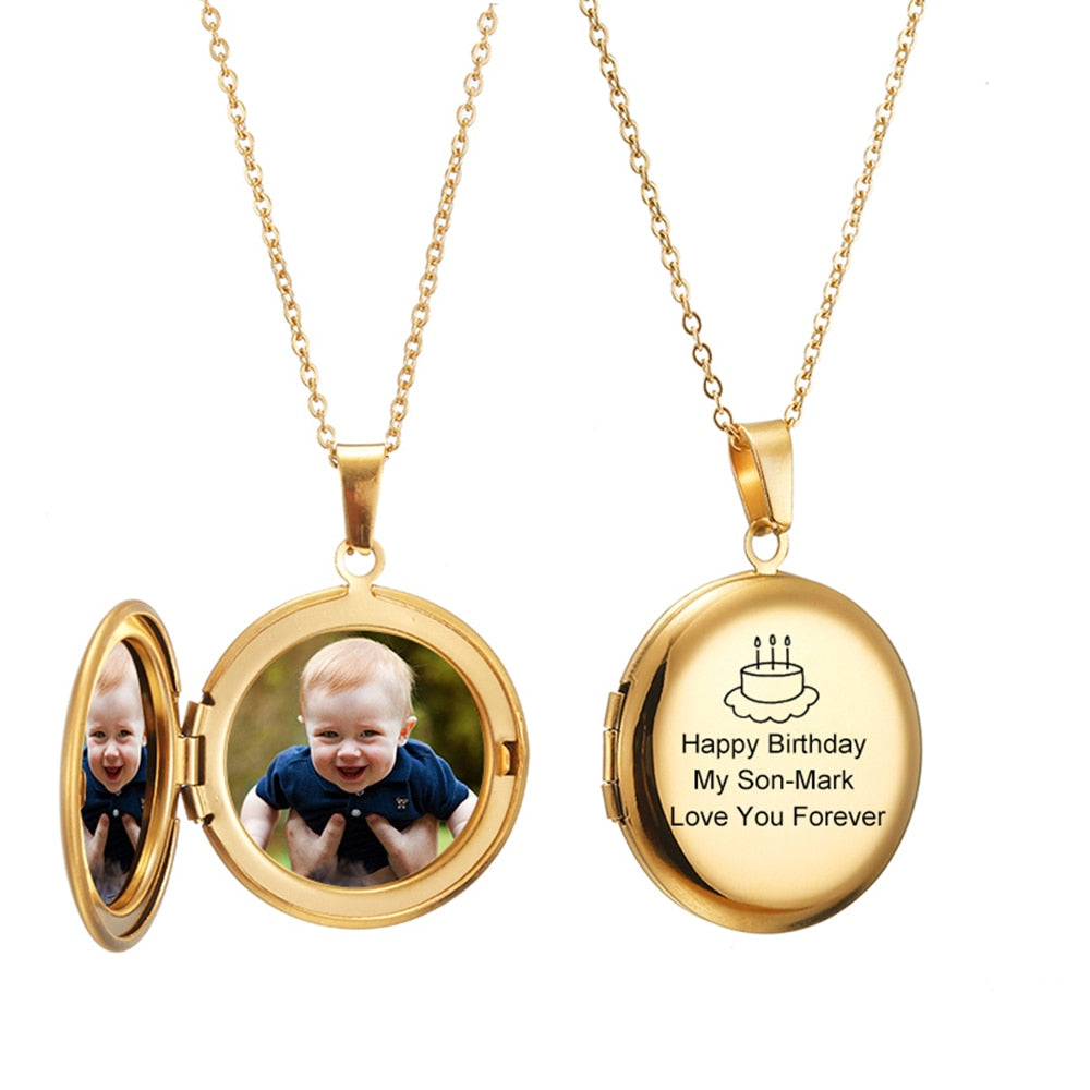 JewlrybyAlpha's tweet photo. Check out this product 😍 Photo Locket Necklace Custom Name 😍 
by AlphaExpressPro starting at $24.99. 
Show now 👉👉 https://t.co/uMcdCA2Gj4 https://t.co/qqf3m1mv05