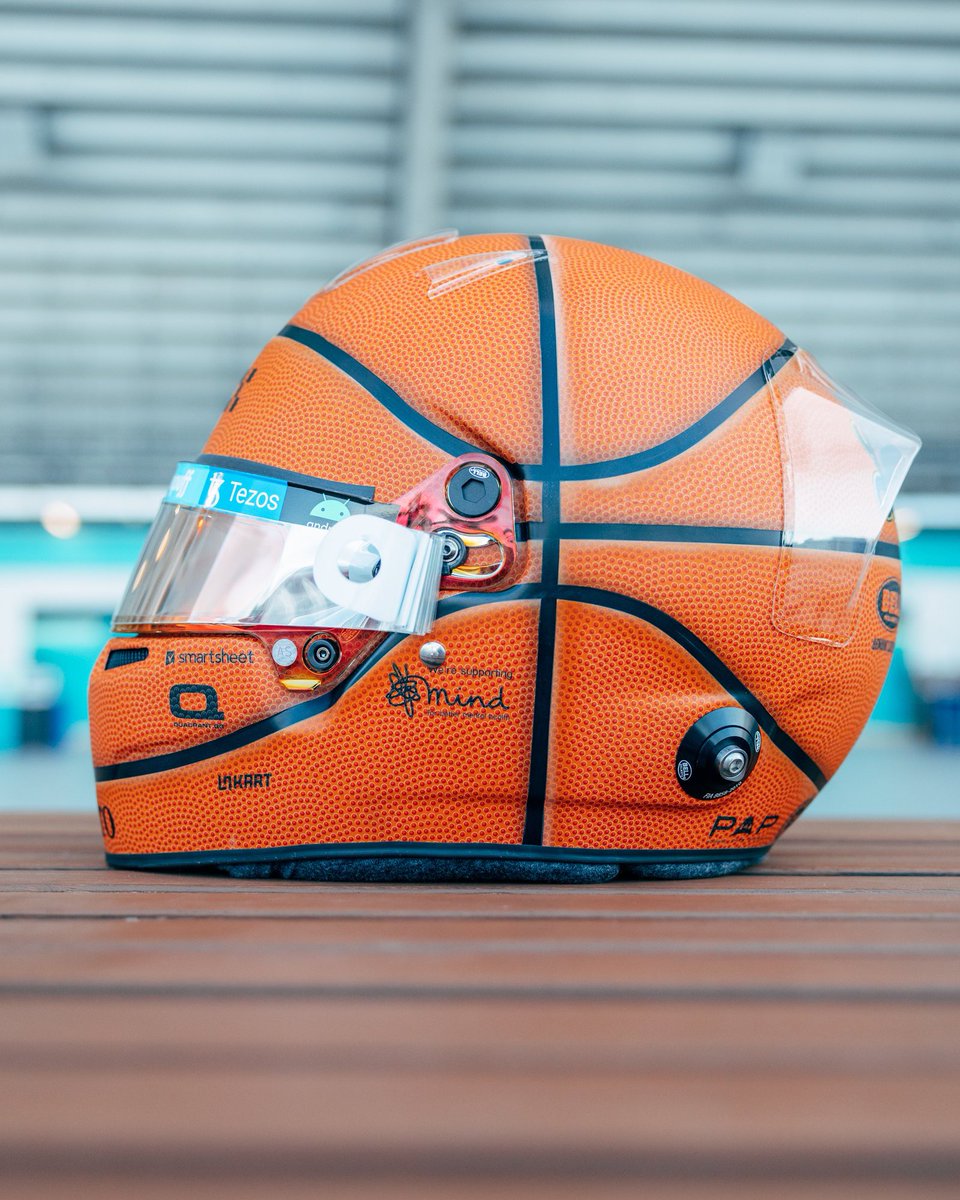 PasionBasketNBA's tweet photo. El casco que usará Lando Norris para el Gran Premio de Miami de Fórmula 1. Maravilloso https://t.co/pbl5e11Ejt