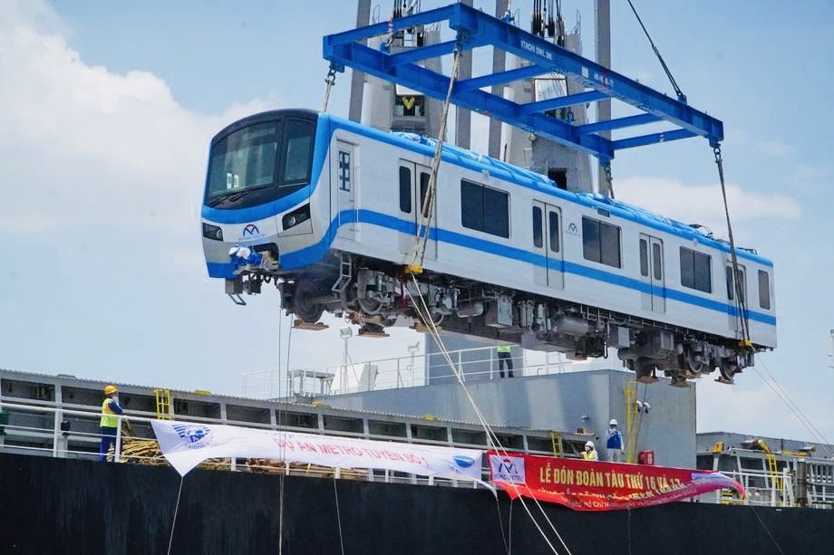 SaigonInfras's tweet photo. [HCMC Metro News]
——————————
With the arrivals of the #Trains (16th and 17th) just today. All of 17 Trains belonging to #HCMC METRO Line. No 01, #BenThanh - #SuoiTien have been imported safely to #Vietnam. 
. . .
#Metro #Beauty #Culture vs #Share https://t.co/MGqAKUWhbb