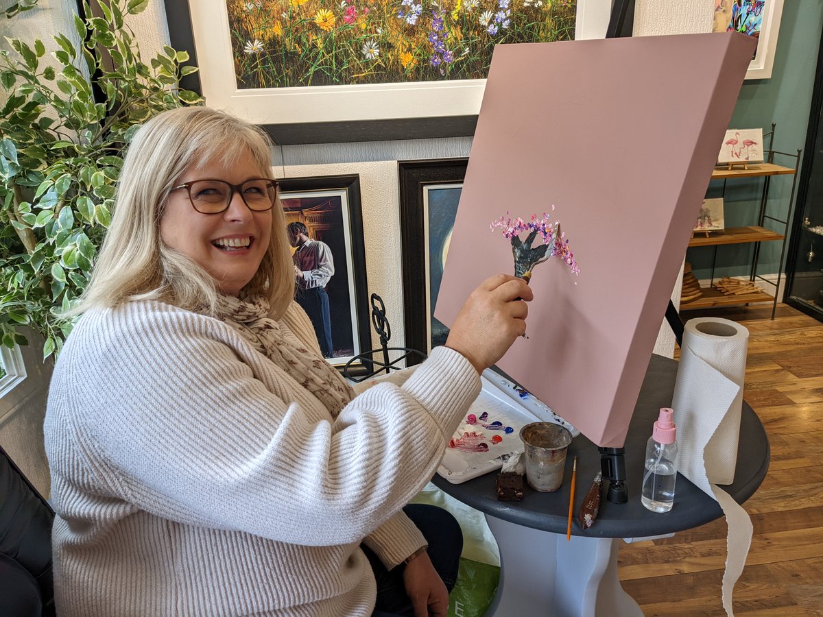 artworxgallery's tweet photo. Lovely local artist Sue Payton is with us in the Gallery today - pop along and watch her creating one of her gorgeous new tree paintings 😍

https://t.co/rw4503GM46

@SueArts https://t.co/IquPUj8u4l