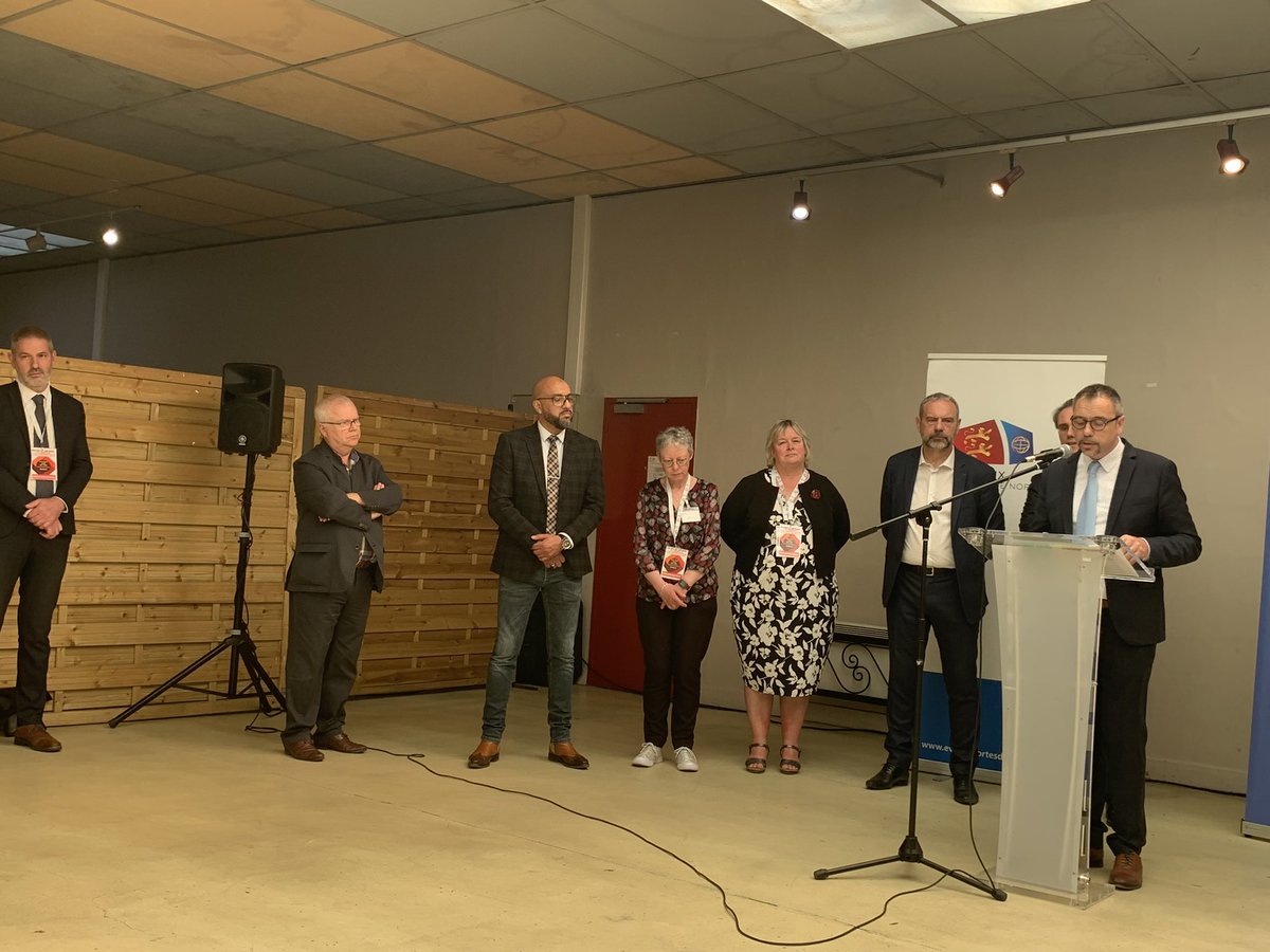 Heureux de découvrir le salon des métiers, de l emploi et de l orientation d Evreux. Bravo et merci  aux équipes de l <a href="/education_gouv/">Ministère Éducation nationale</a> ,  <a href="/epn_27/">Évreux Portes de Normandie</a>