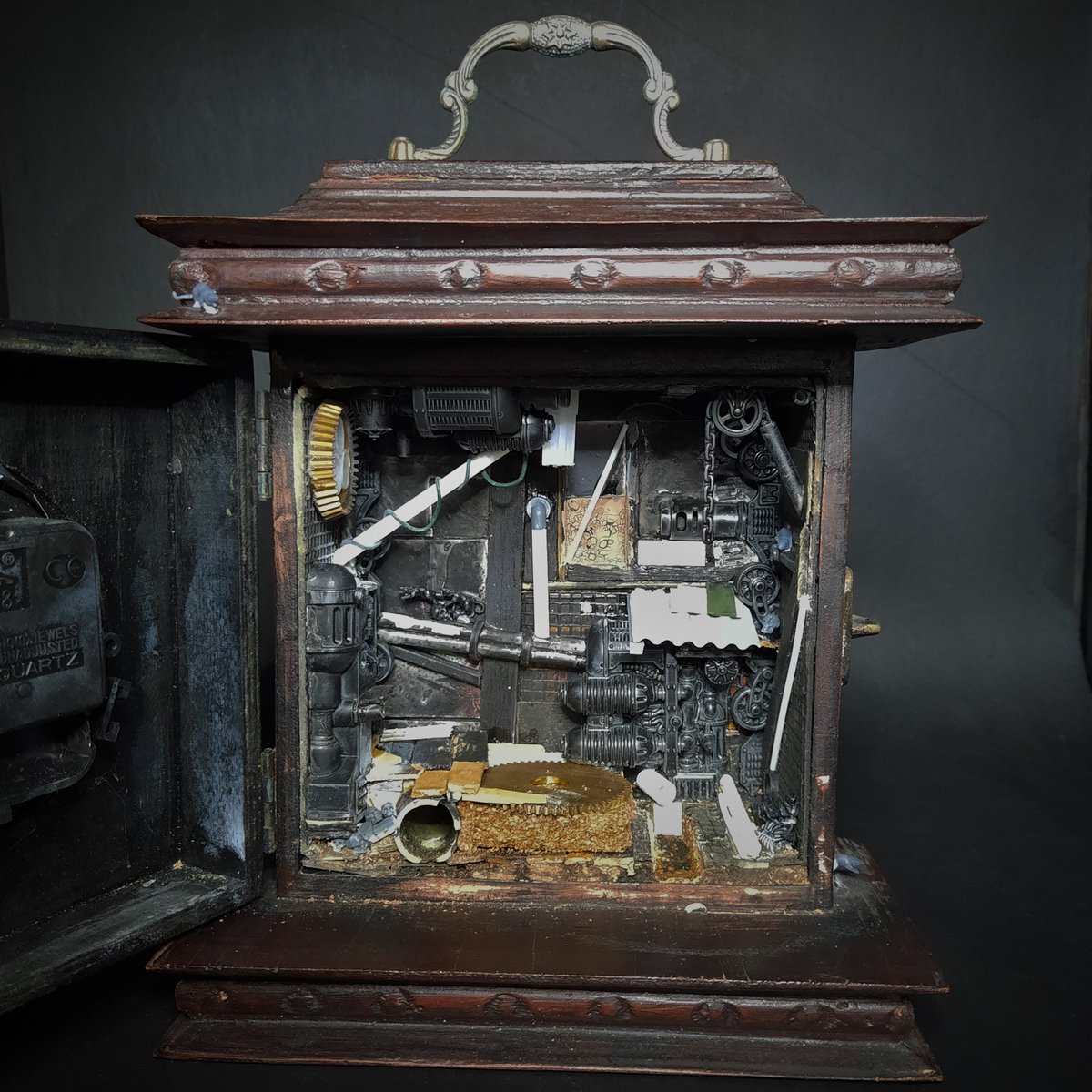 Warped_Paint's tweet photo. "Tick, Tock, goes the Clock. What new madnes did I unlock?"

(A new grilletbox in the making, my hobby inspiration is going all over the place)

#WarhammerCommunity #warhammer #PaintingWarhammer #Inq28 #warhammer40k #Warmongers #necromunda #grilletbox https://t.co/DUyCDQTH7K