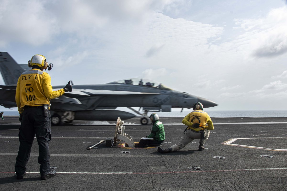 Gipper_76's tweet photo. Flight Deck Friday! Looking back at August 2021 when Reagan was conducting flight operations in support of a #FreeAndOpenIndoPacific #FDNFJapan #ReaganReady #ICYMI https://t.co/BajG0yv2Uc