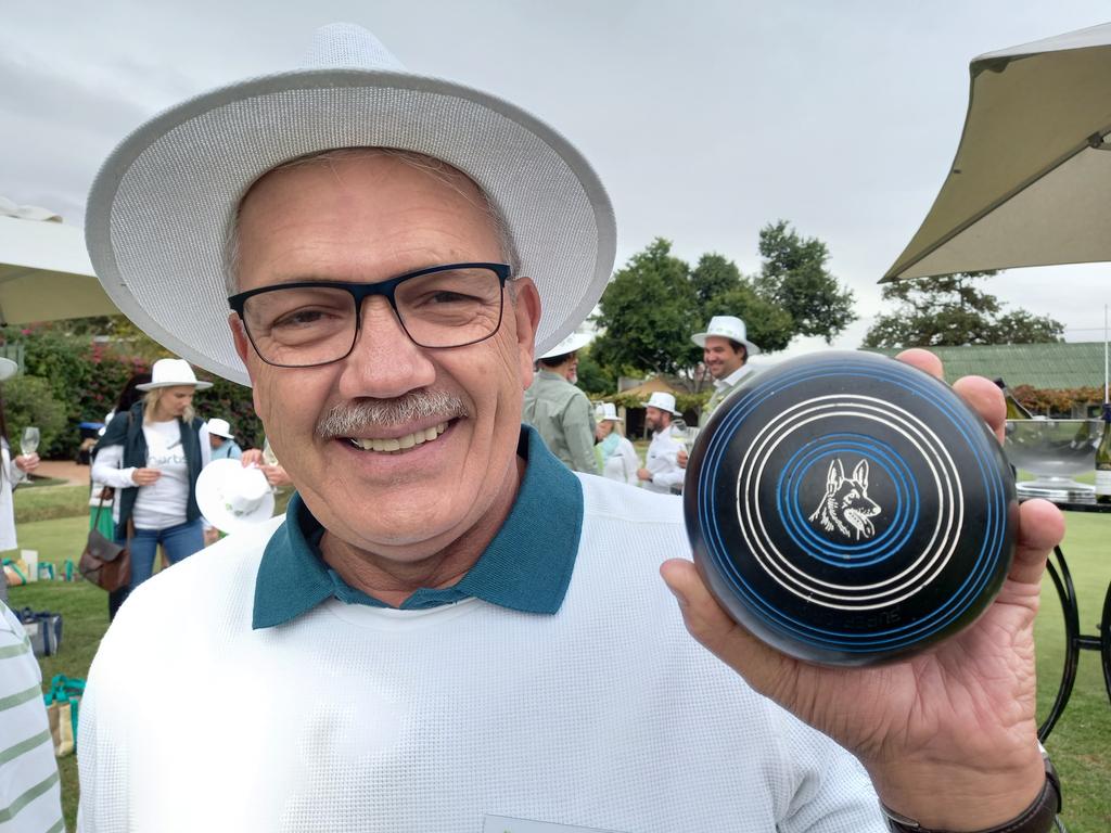 The balls don't lie - Johan Ehlers has the Big Dog! <a href="/SauvignonSA/">Sauvignon Blanc SA</a> bowls in Stellenbosch. #sauvignonblancday