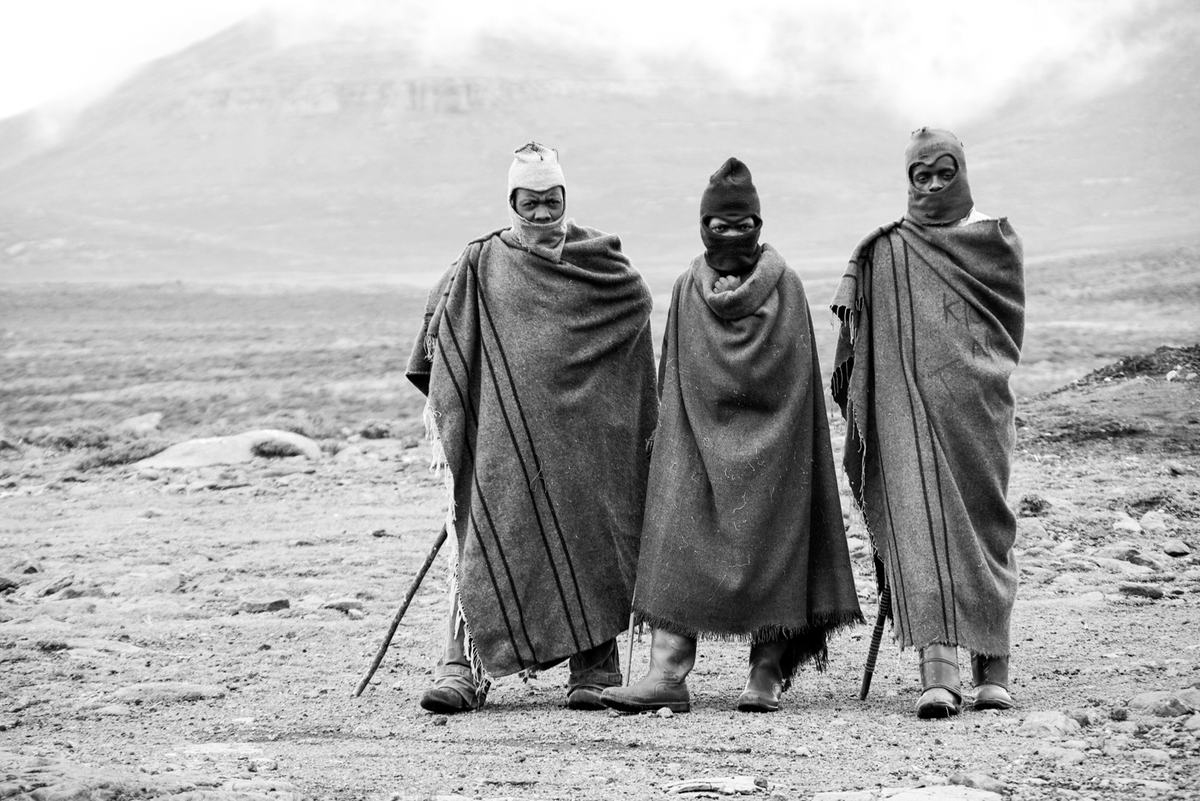 light_artists's tweet photo. In this Alpha Collection sneak peek @sctphotographer introduces us to us to Basotho shepherds in the mountains of Lesotho

#photography #photographyNFTs #TheAlphaCollection https://t.co/WTdG0MIcSs