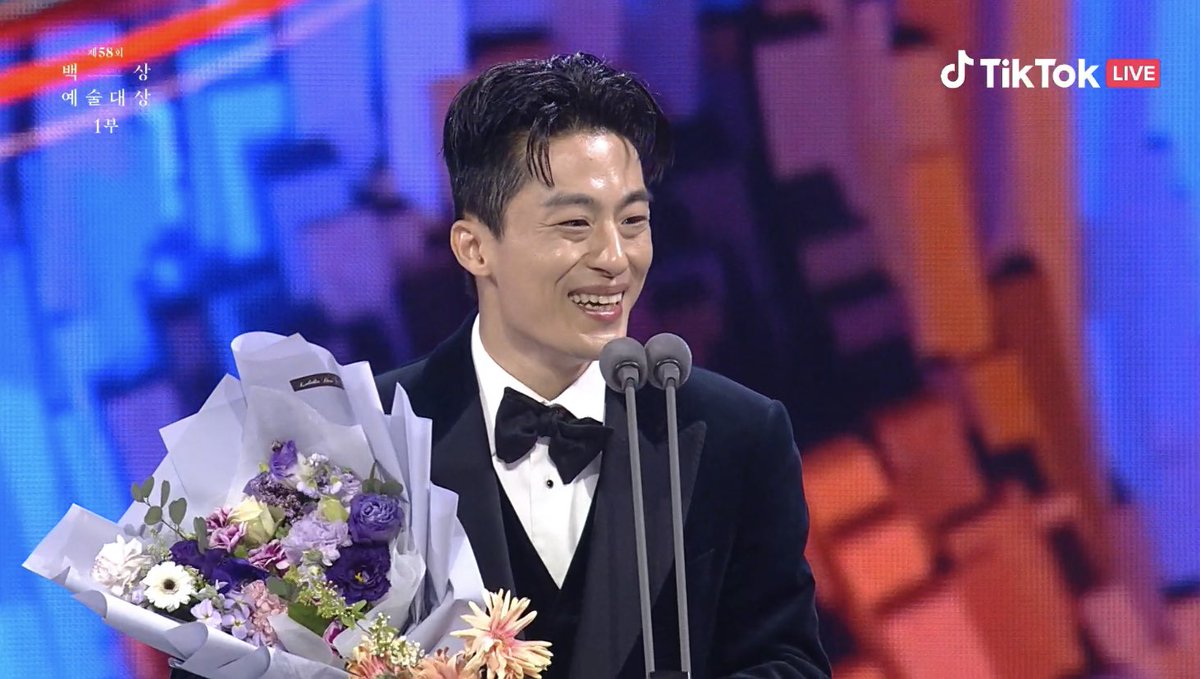 kdrama_menfess's tweet photo. •kdm• Goo KyoHwan Best New Actor, Well Deservee 👏👏 https://t.co/dTxmhDDFZm