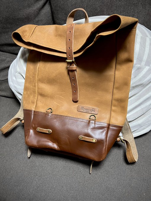 SRとかXSRに似合うリュックは無いかしらん。と探してたらインドのブランドで良い感じのを見つけたので衝動買い。
届いたばかりでまだ形が馴染んでないけど使い込んでいけば革が良い味出すかと。

ちなみにバイク用サイドバッグにも出来る仕組み。 