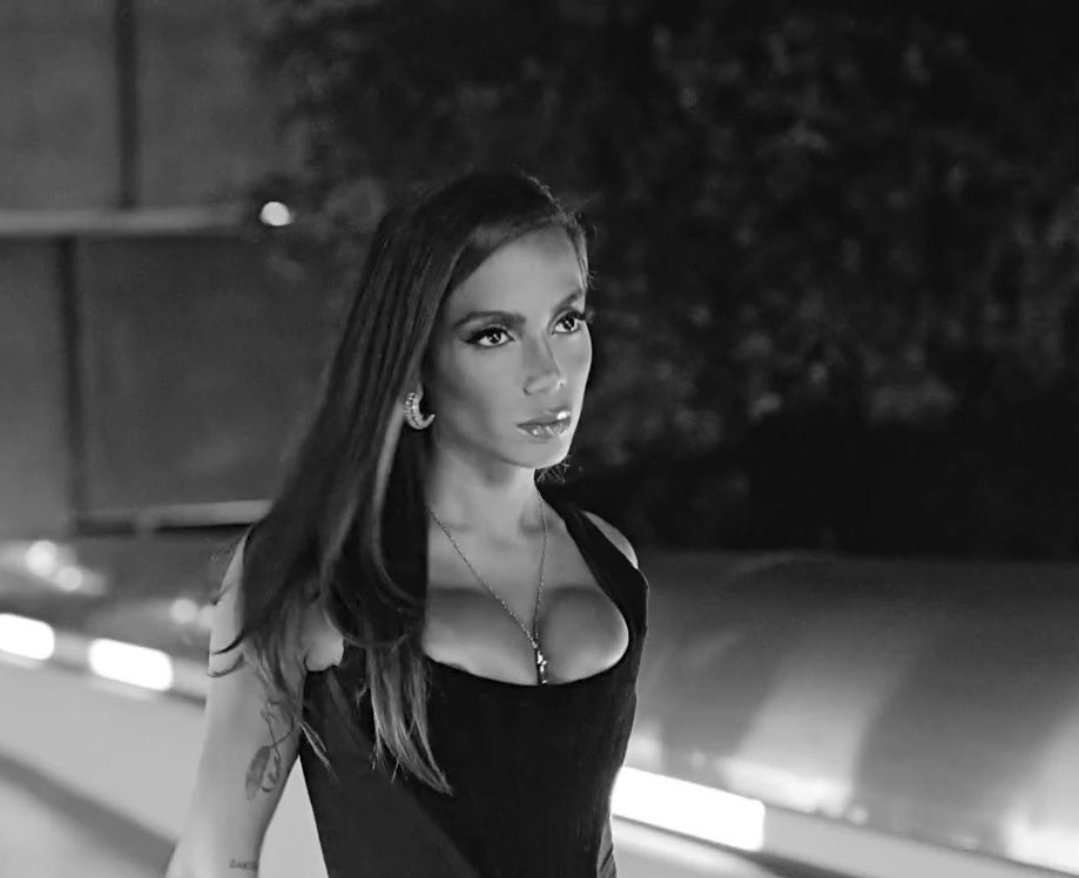 caesarmoura's tweet photo. Se eu tivesse 15 anos hj eu iria querer ser @Anitta , FATO! Olha a ATITUDEEEEEE! #glamorous #Pop #Anitta https://t.co/1FRbMiw791