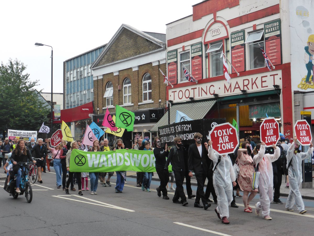 XRWandsworth's tweet photo. A historic moment for Wandsworth: a change of leadership at @wandbc after 44 years. We are proud to have played our part - and will continue to press the new leadership for urgent action on the #ClimateEmergency 
#ActNow 
#WakeUpWandsworth
#DontLookUp https://t.co/su8NZCbHEZ