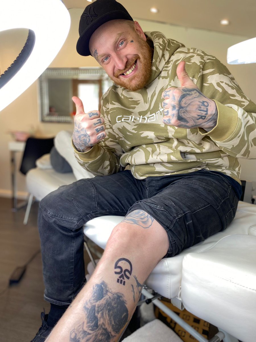 Have you ever been wondering, how a fully doxxed founder looks like, who is 100% commited to his project and have a looooongtime vision for the next years? Well, here he is <a href="/Tomsen_SOE/">Tobias Stadtlander | SOE</a> 

#NFTfamily #nfttattoo #skullish #SOE