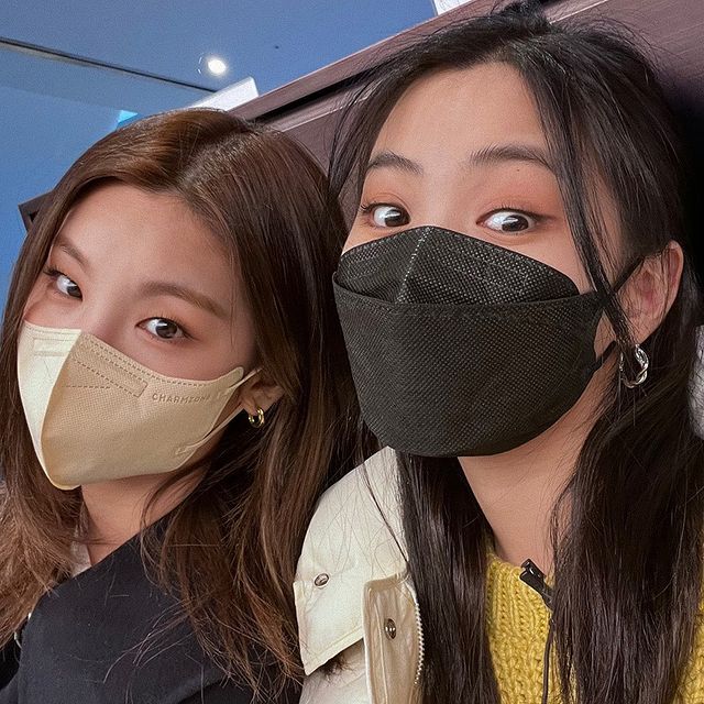 PORTALITZYBR's tweet photo. 📷 | 06.05.22 - Atualização da Yeji e da Ryujin no Instagram. (1)
"✨ ITZY V2LOG : Hello 2022 ✨
Compartilhando um diário de V2LOG das TtangDong💗
#ITZY #MIDZY
#YEJI #RYUJIN #V2LOG"
🔗 https://t.co/GK26xZ264F
@ITZYofficial #ITZY #있지 https://t.co/vozyzLqMOD
